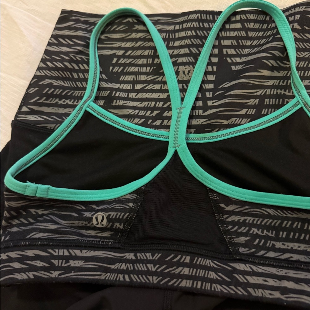 lululemon athletica Black and Teal Patterned Sports Bra with matching leggings - Picture 7 of 8